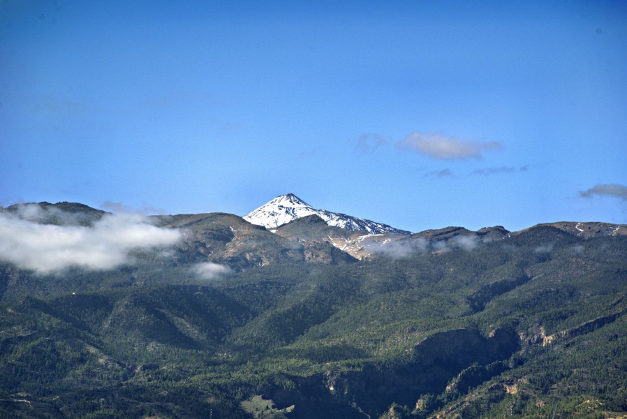 Lavafelder und Felsformationen im Teide-Nationalpark auf Teneriffa